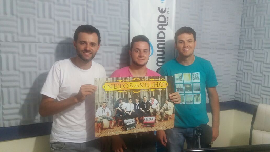 Ir para  <p><big>Estiveram hoje (27) visitando os estudios da Comunidade FM, integrantes do grupo gauchesco de Ouro SC, <strong><em>Netos&nbsp;do&nbsp;Velho, </em></strong>para divulgar seu trabalho e buscar...